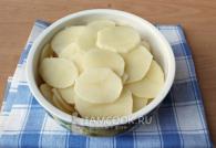 Картофель в духовке со сметаной и чесноком